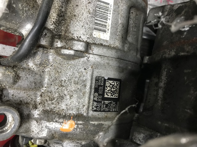 Компресор кондиціонера 4M0816803L VAG