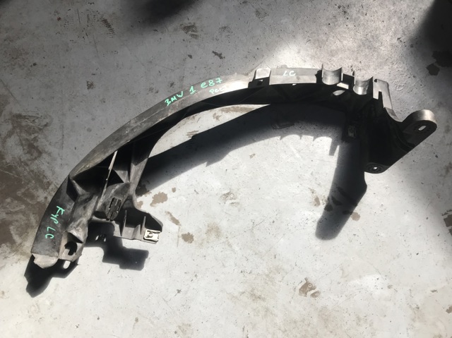 Кріплення фари передньої, правої 51647120824 BMW