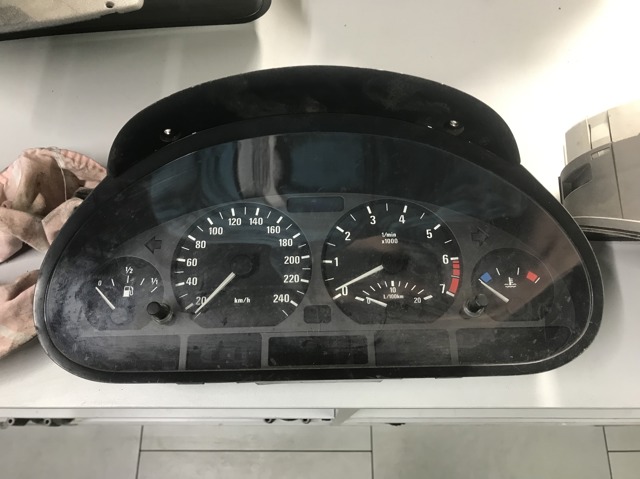 Покажчик напруги (вольтметр) 62118386092 BMW