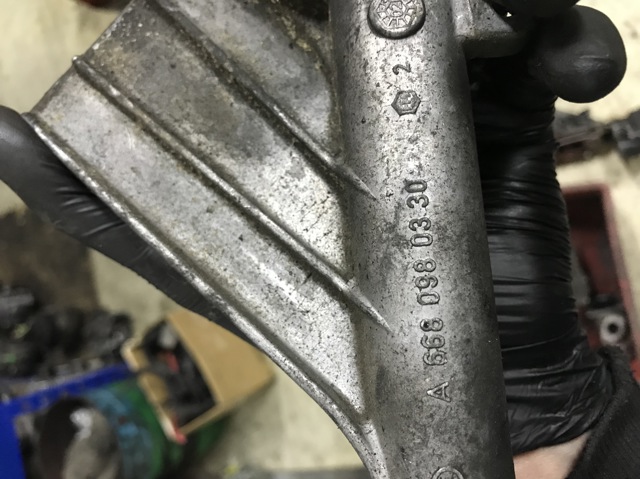 Трубка відводу кар.газов 6680980330 MERCEDES