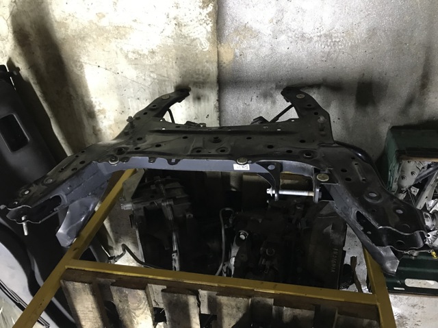 Передня балка 6872729 BMW
