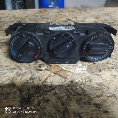 Блок управління пічкою 6V0820045A VAG