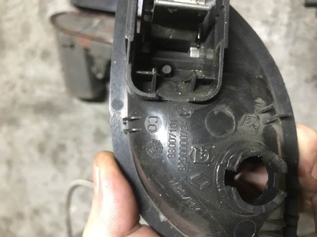 Ручка двері правою внутрішня перед/зад 8200000724 RENAULT