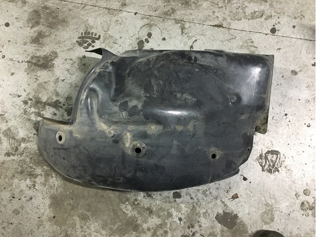 Підкрилок переднього крила, лівий задній 8200136725 RENAULT