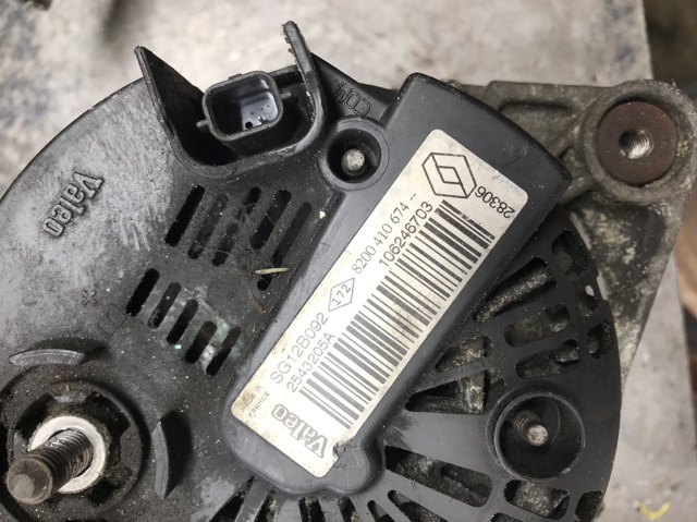 Генератор автомобільний 8200410674 RENAULT