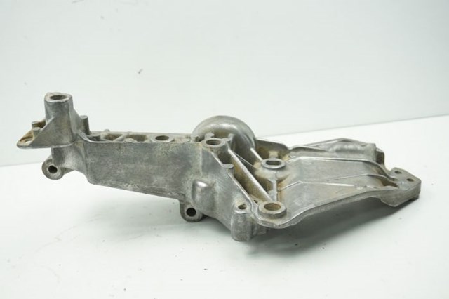 Кріплення генератора 8200669494 RENAULT