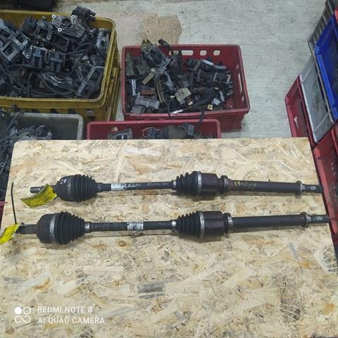 Піввісь передня, права 8201055673 RENAULT