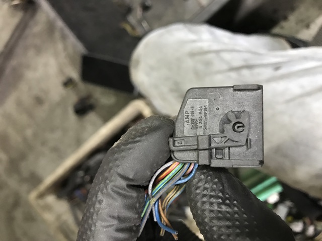 Болт піддона 8364654 BMW