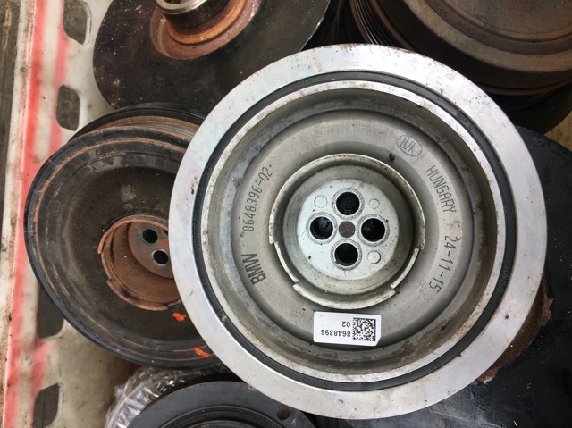 Шків колінчастого вала 8648396 BMW