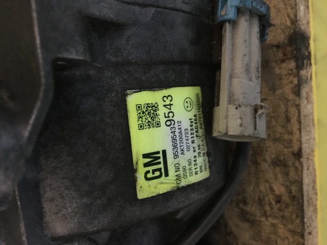 Компресор кондиціонера 95369543 GM