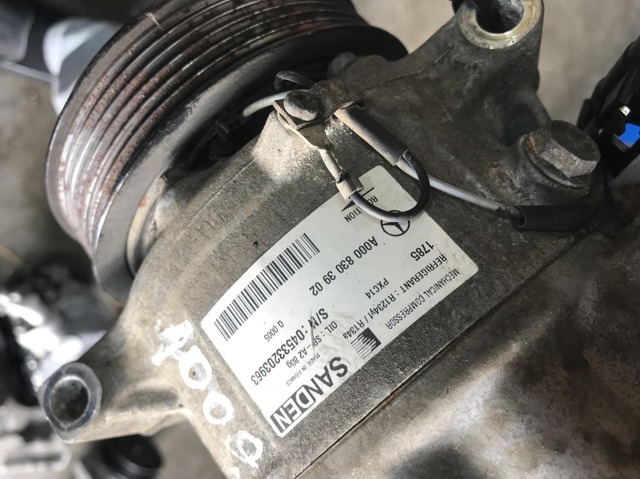 Компресор кондиціонера A0008303902 MERCEDES
