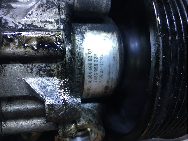 Насос гідропідсилювача механізму кермового управління A0044668301 MERCEDES