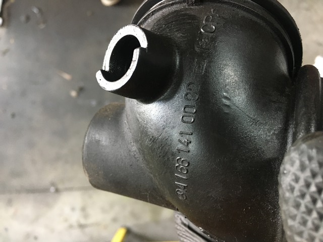 Патрубок повітряний, дросельної заслінки A1661410082 MERCEDES