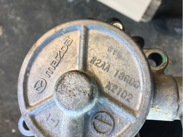 Насос вакуумний R2AA18G00 MAZDA