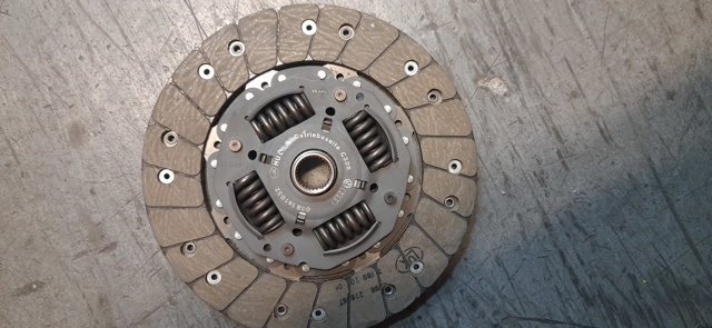 Диск зчеплення ведений 038141032 VAG