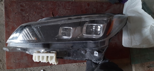 Блок фара ліва 260605SA5B NISSAN