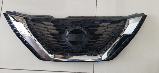 Решітка 62310HV22C NISSAN