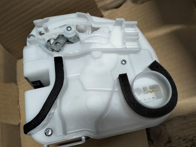Замок задньої дверї, правої 5745A396 MITSUBISHI