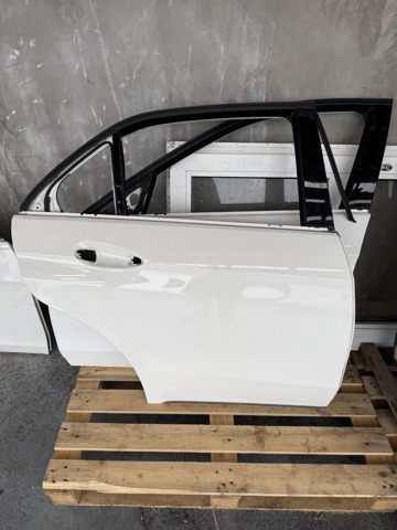 Двері пасажирські задні праві A2127303405 MERCEDES