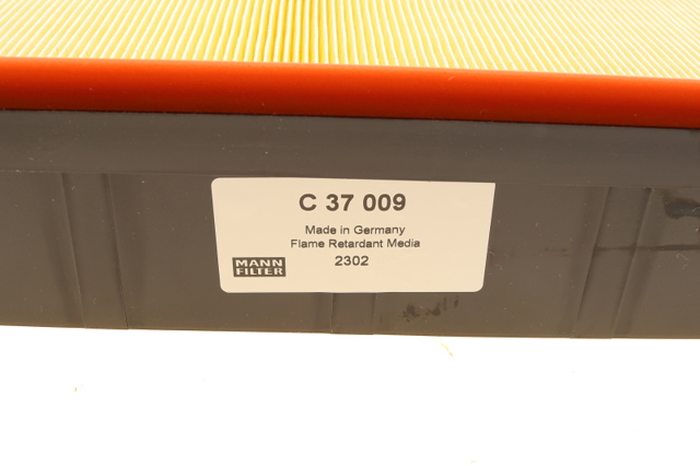 Автомобільний фільтр повітря C37009 MANN