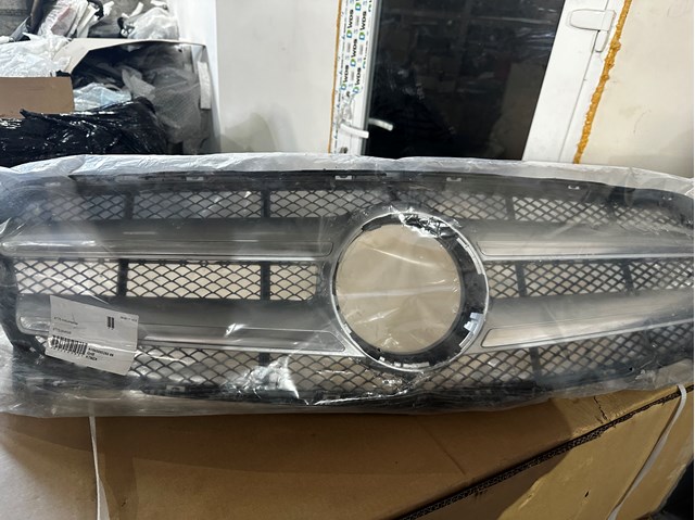 Решітка радіатора A1568801200 MERCEDES