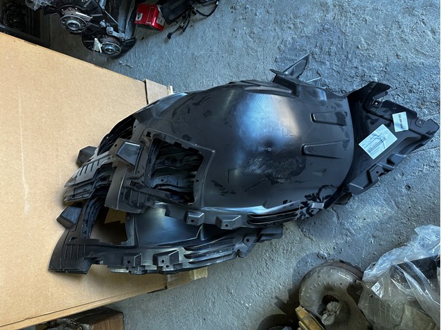 Підкрилок переднього крила, правий передній A1668800605 MERCEDES