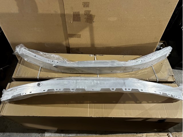 Підсилювач бампера переднього A2136200130 MERCEDES