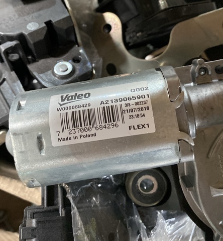 Двигун склоочисника заднього скла A2139065901 MERCEDES
