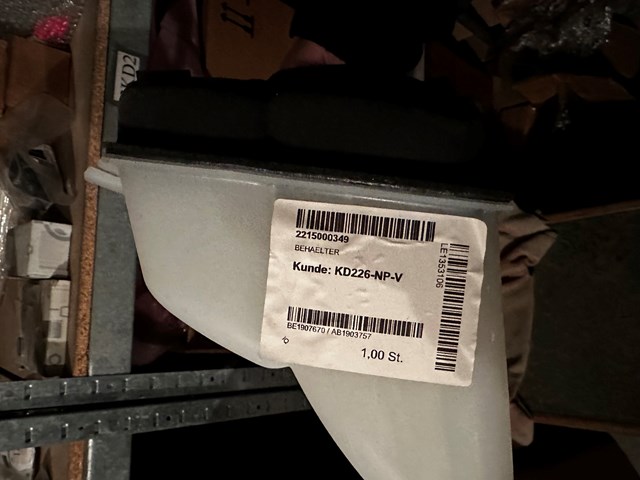 Розширювальний бачок охолодження A2215000349 MERCEDES