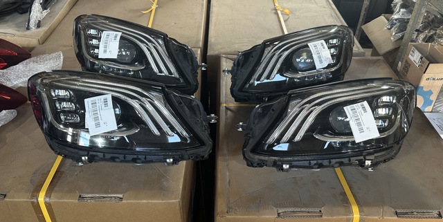 Фара передня права A2229068203 MERCEDES