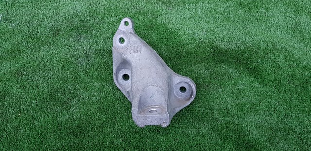 Кронштейн подушки (опори) двигуна, передньої 12311F0120 TOYOTA