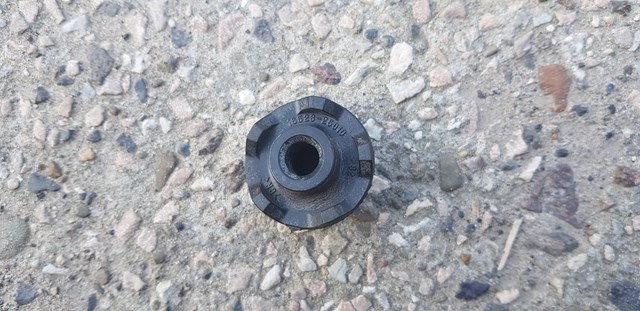 Подушка радіатора кондиціонера, верхня 1652325010 TOYOTA