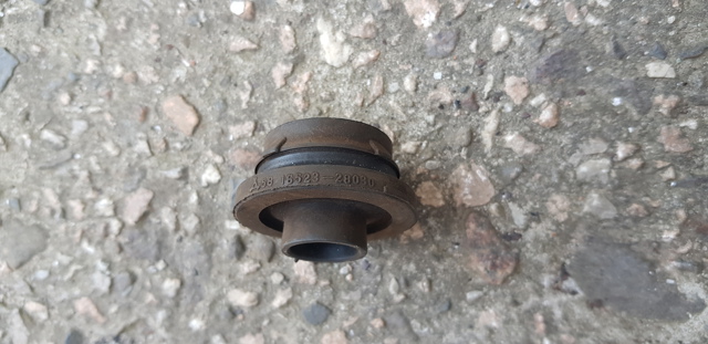 Подушка радіатора кондиціонера, верхня 1652328030 TOYOTA