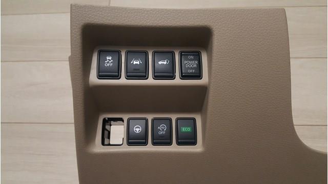 Кнопка салону приводу замка 3/5 двері (ляди) / кришки багажнику 252614CL0A NISSAN