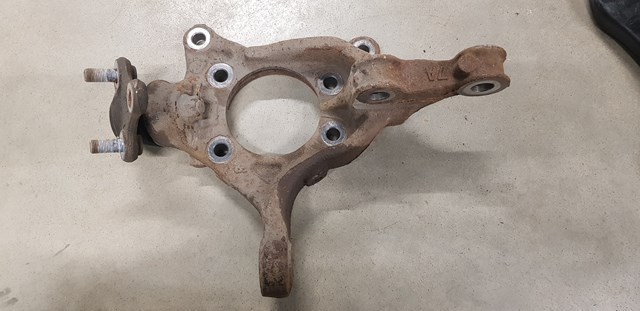 Кулак поворотний передній правий 4321133130 TOYOTA