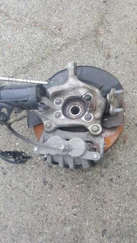 Кульова опора, нижня, ліва 4333009B60 TOYOTA