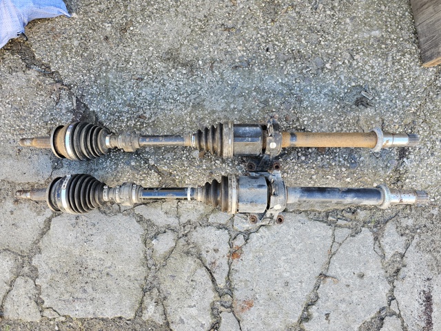 Привід передній правий 4341042280 TOYOTA