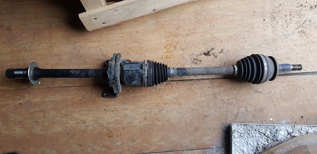 Привід передній правий 4341042300 TOYOTA