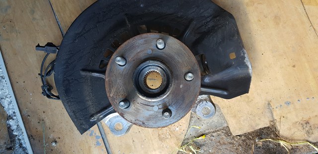 Маточина переднього колеса 435500E020 TOYOTA