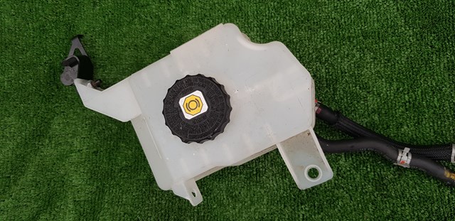 Бачок гальмівної рідини 4722048240 TOYOTA