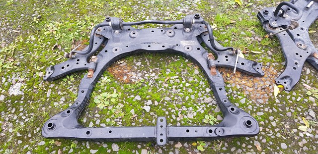 Балка передньої підвіски, підрамник 5110030880 TOYOTA