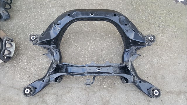 Балка задньої підвіски поперечна 5120642080 TOYOTA