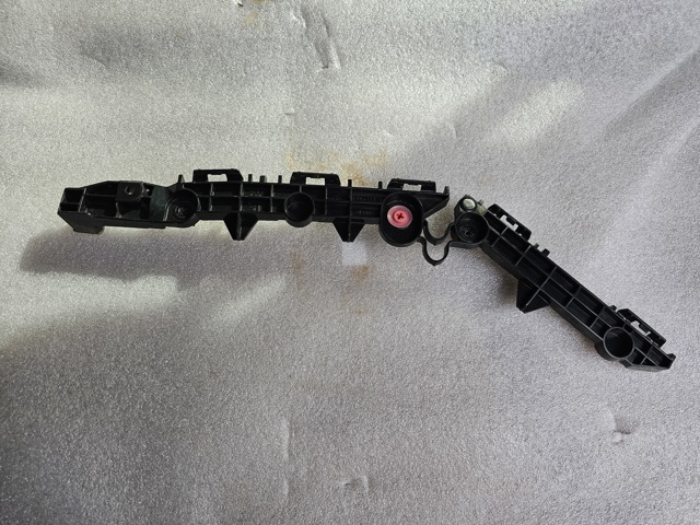 Кронштейн бампера заднього, лівий 5215642050 TOYOTA