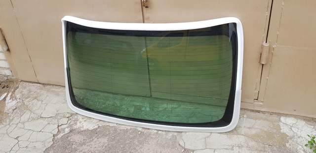 Заднє стекло 6481133915 TOYOTA
