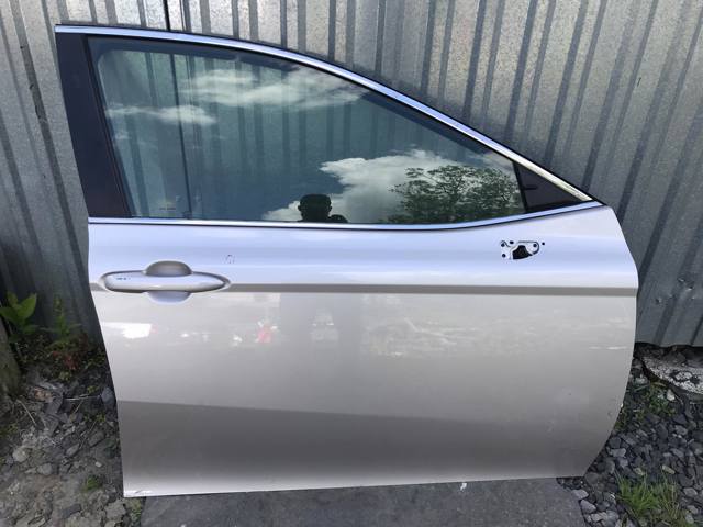 Пасажирські передні двері 6700133230 TOYOTA