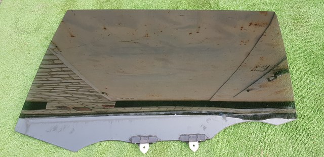 Скло заднє ліве 681040E090 TOYOTA