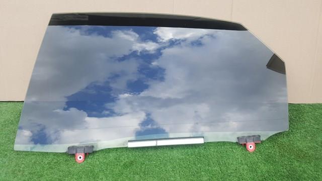 Скло заднє ліве 6810478020 TOYOTA