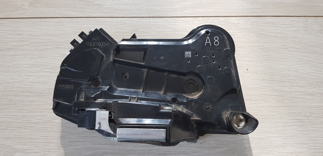 Замок водійських дверей 6904053140 TOYOTA