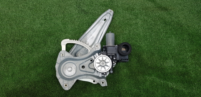 Механізм склопідйомника двері задньої, правої 69830F4010 TOYOTA