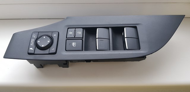 Кнопковий блок керування склопідіймачами передній лівий 8404042030 TOYOTA